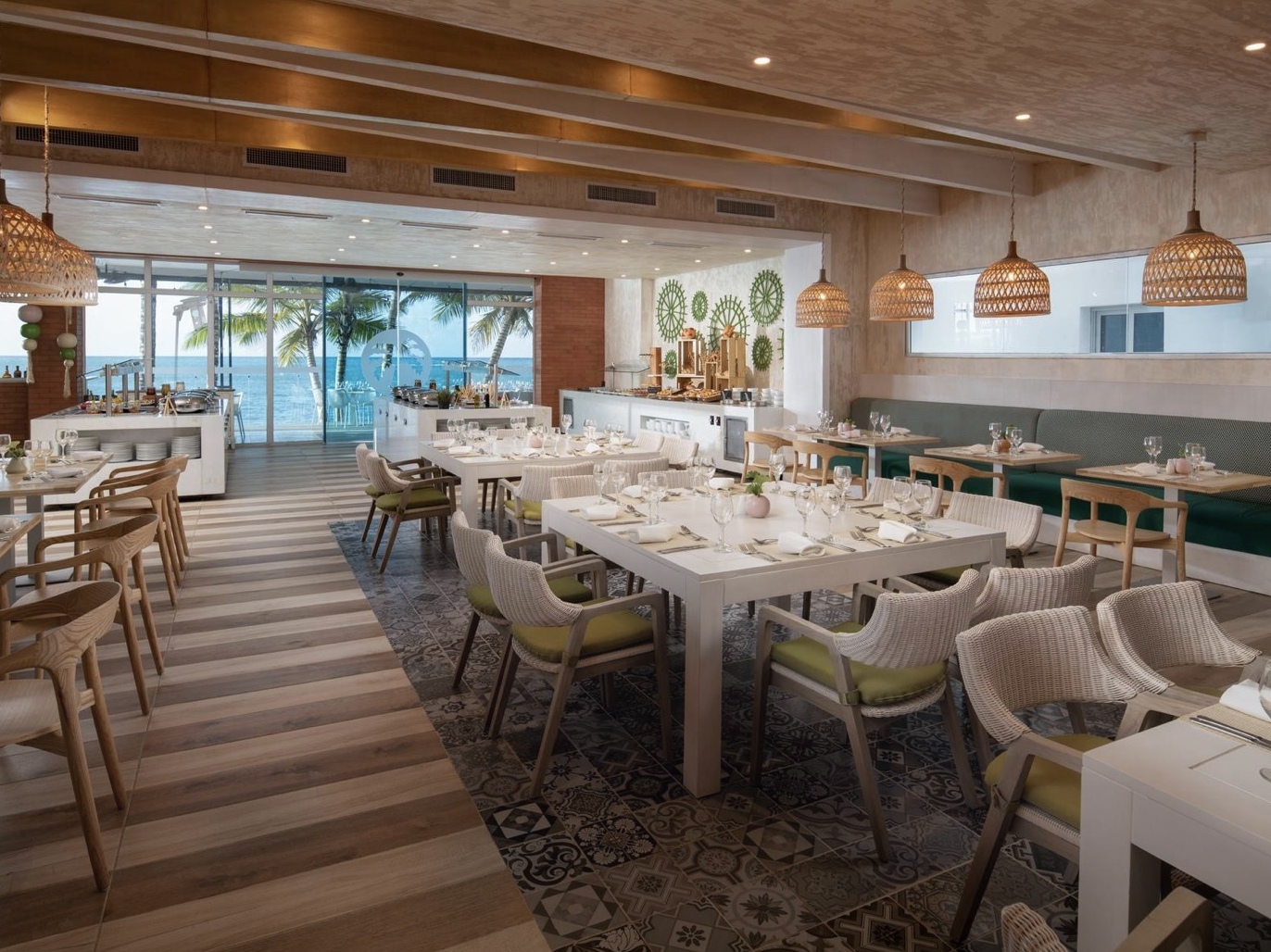 Restaurant dining experience in Cabarete