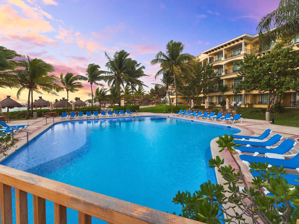 hotel marina pool