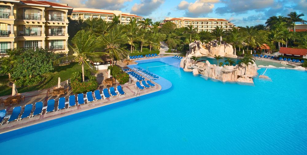 hotel marina pool