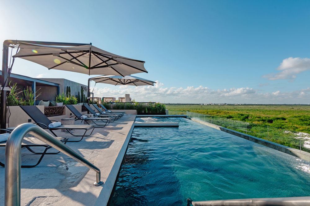 ventus ha rooftop pool